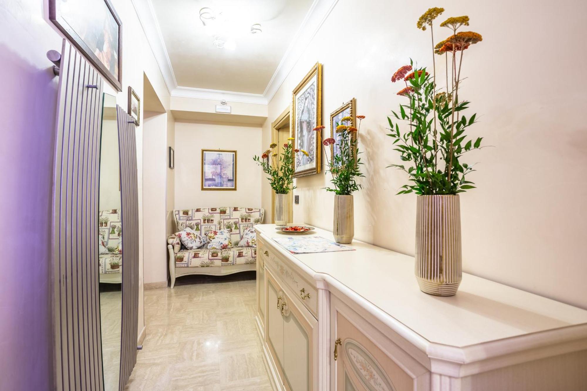 Luxury Inn Opera Roma Exterior foto