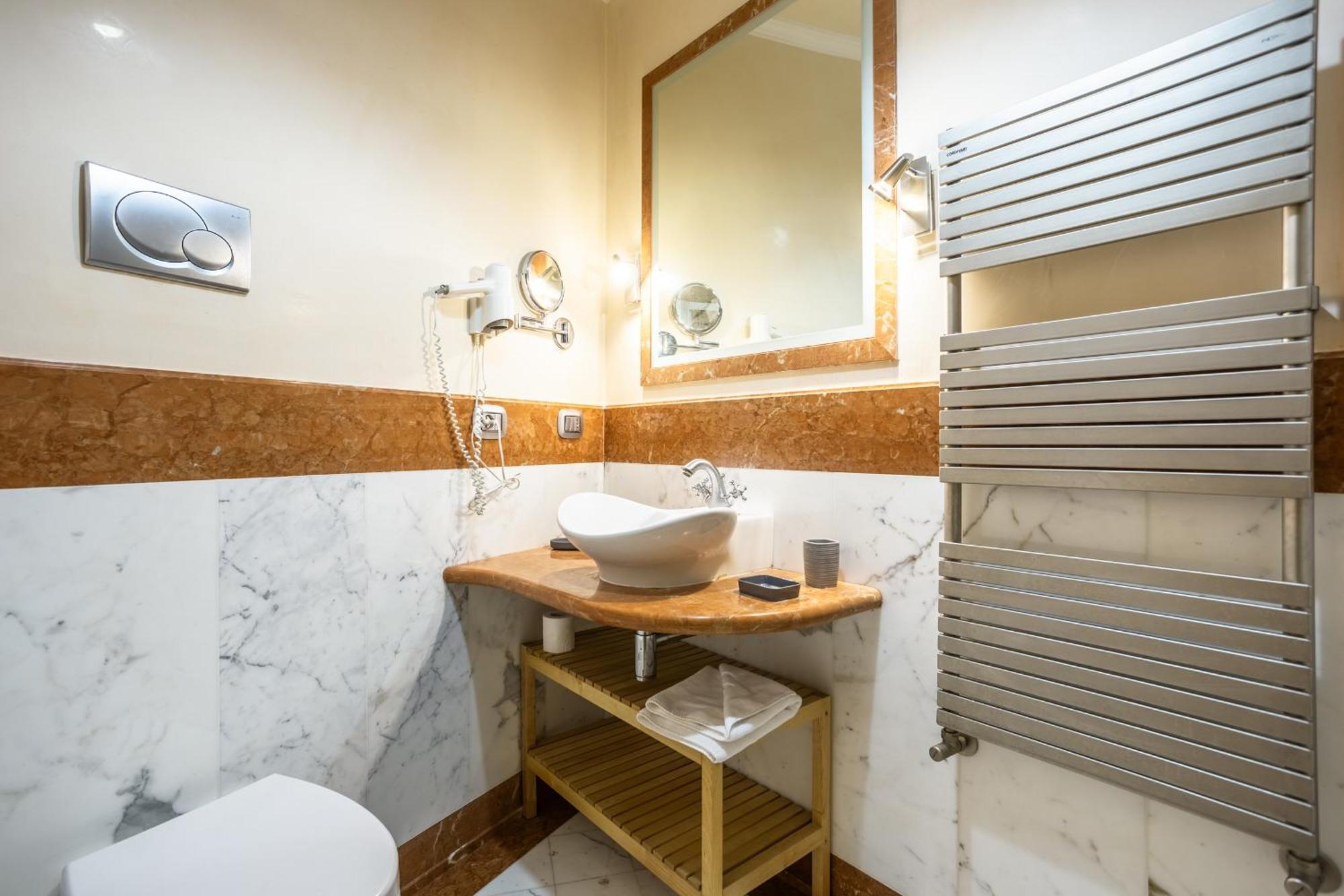 Luxury Inn Opera Roma Exterior foto